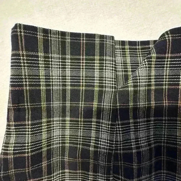 Size 18W Plaid pants / legging style with snap and zip closure. - Picture 8 of 10